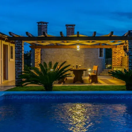 Ferienhaus Holiday Kazun