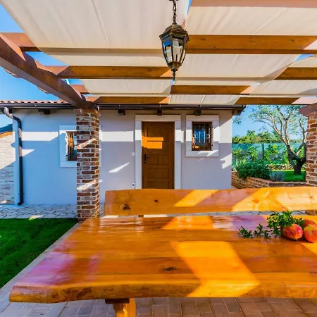 Ferienhaus Holiday Kazun