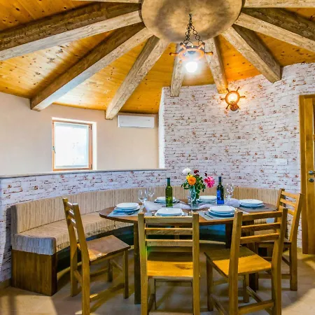 Holiday Kazun Ferienhaus