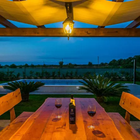 Ferienhaus Holiday Kazun *